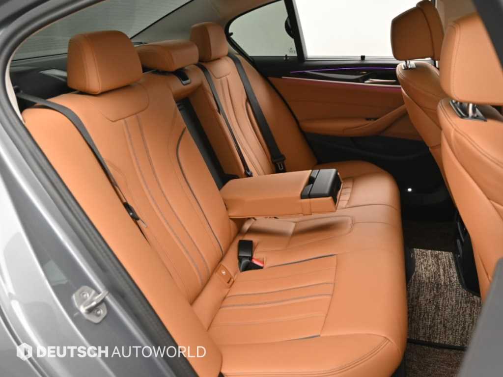 BMW 5-Series — photo 12