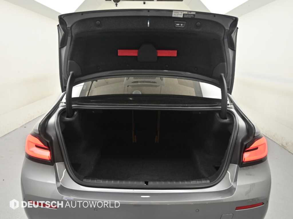 BMW 5-Series — photo 19