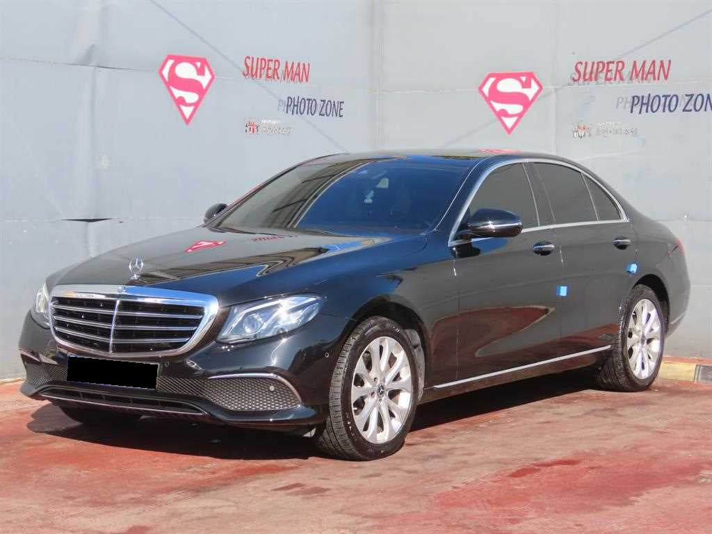 Mercedes-Benz E-Class — photo 01