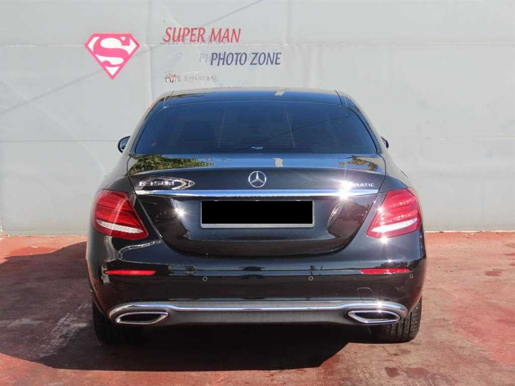 Mercedes-Benz E-Class — photo 04