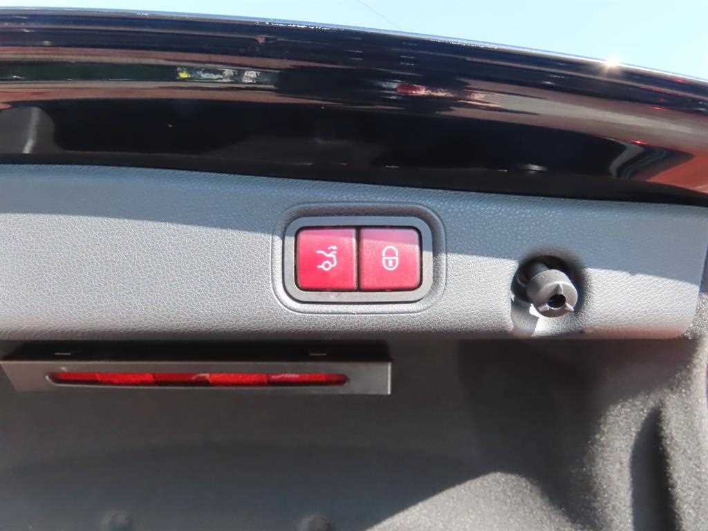 Mercedes-Benz E-Class — photo 06