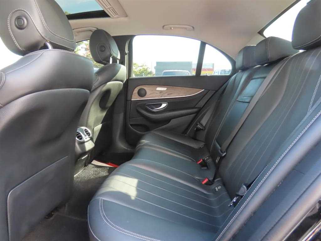 Mercedes-Benz E-Class — photo 08