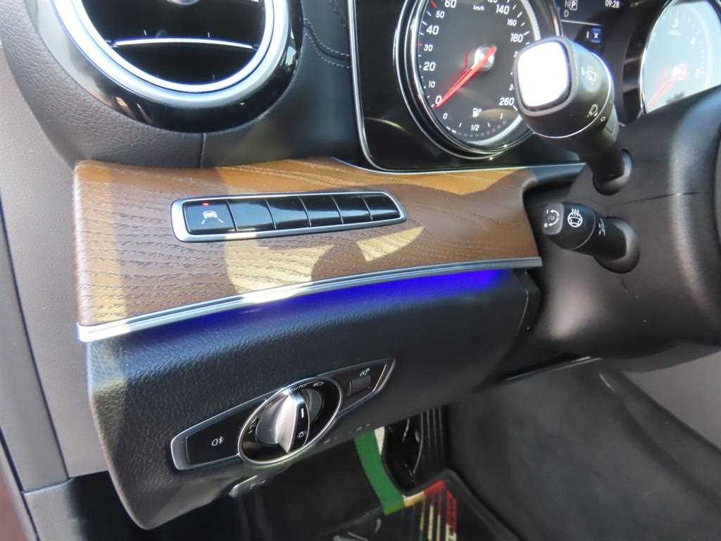 Mercedes-Benz E-Class — photo 15