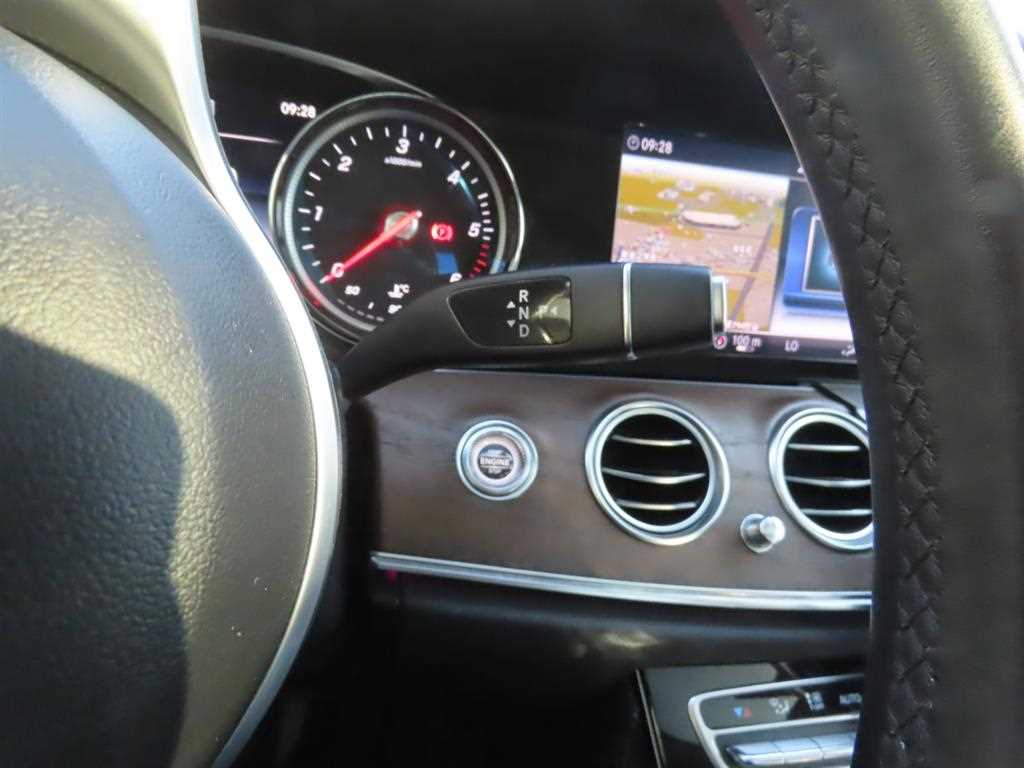 Mercedes-Benz E-Class — photo 16