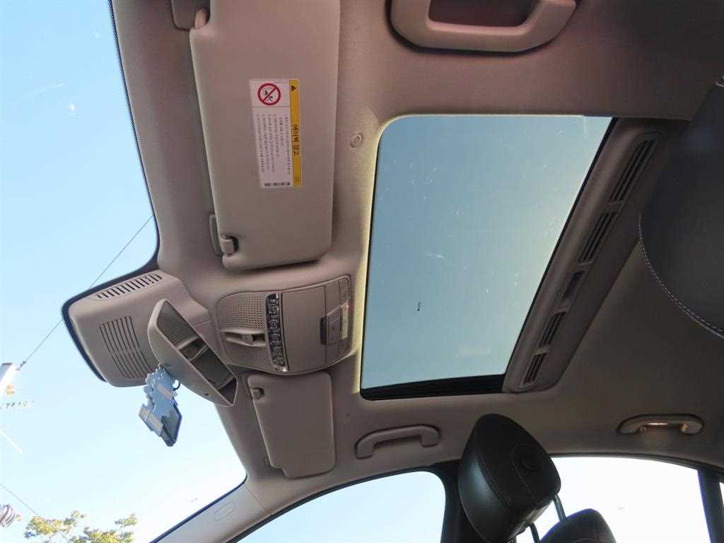 Mercedes-Benz E-Class — photo 17
