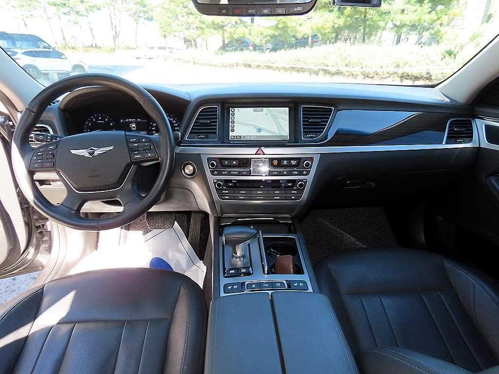 Genesis G80 — photo 07