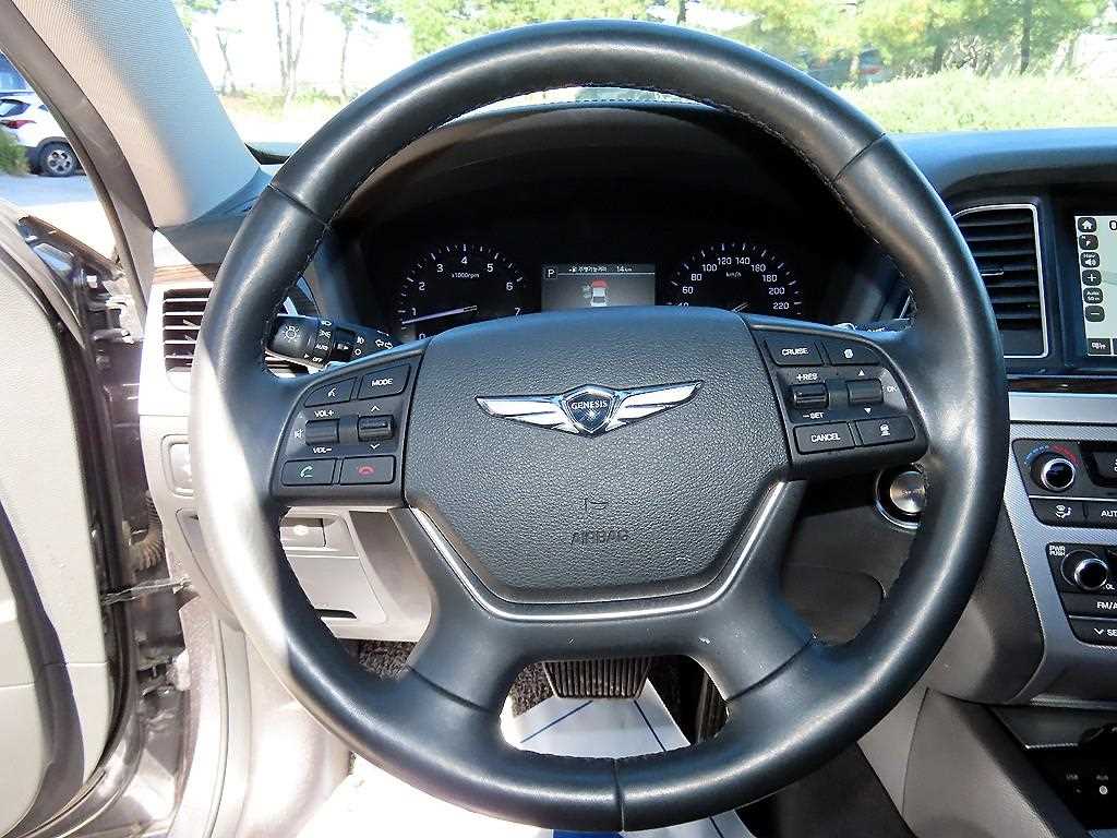 Genesis G80 — photo 08