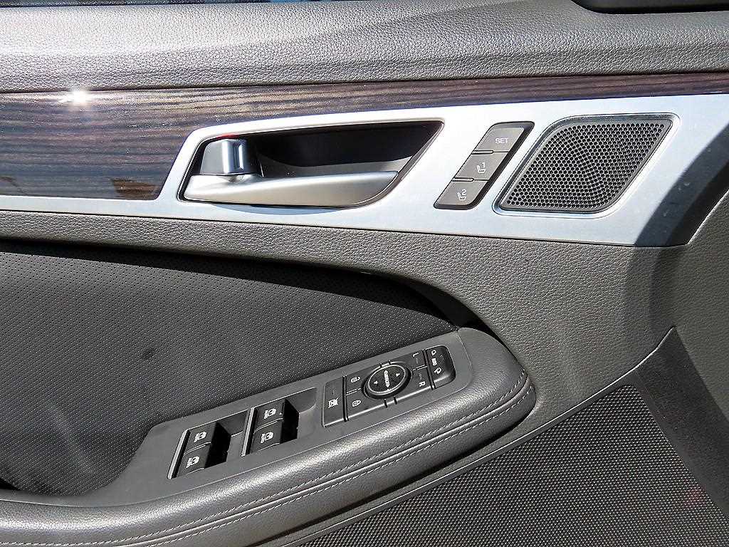 Genesis G80 — photo 11