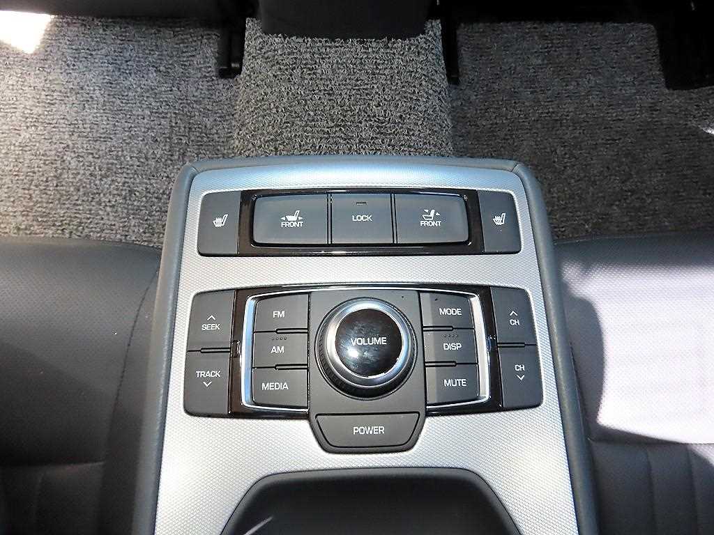 Genesis G80 — photo 17