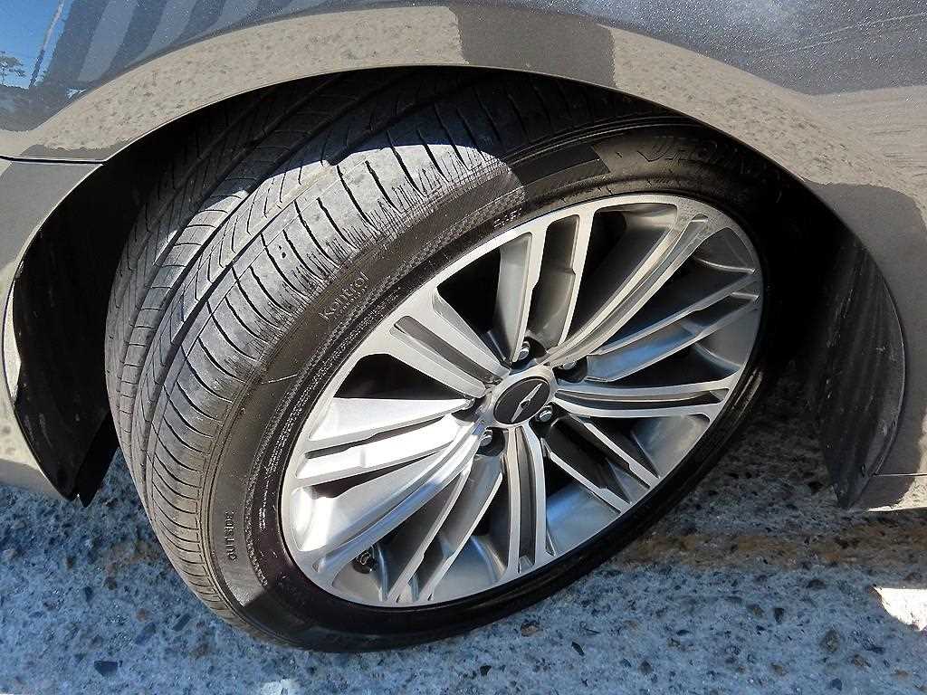 Genesis G80 — photo 20