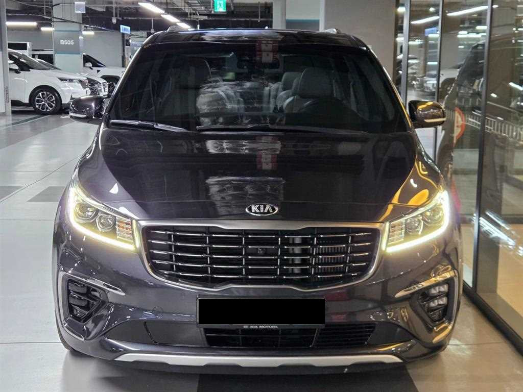 Kia Carnival — photo 02