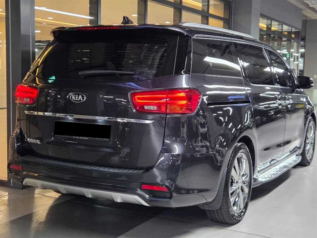 Kia Carnival — photo 03