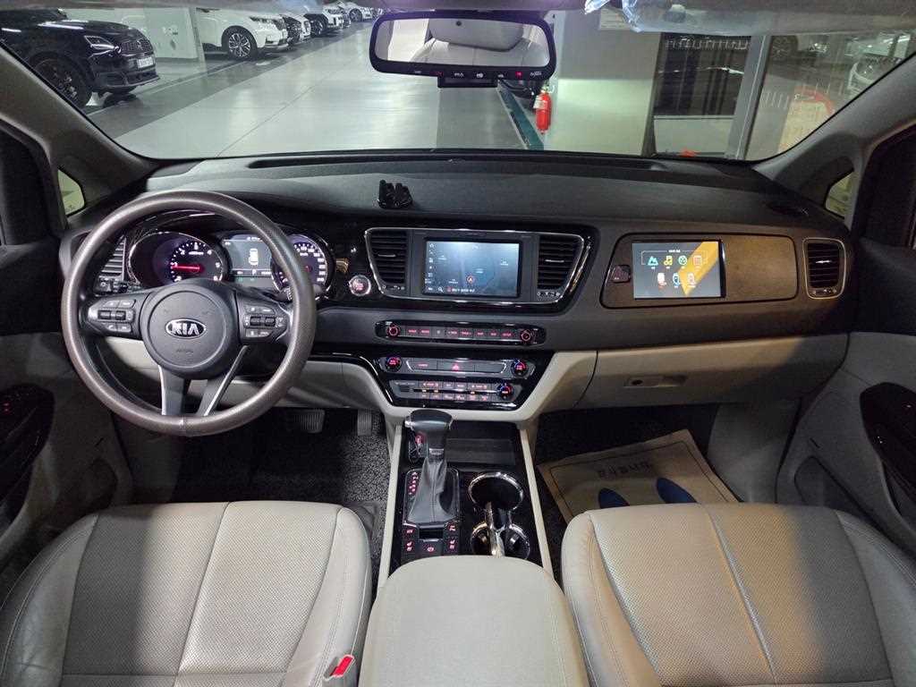 Kia Carnival — photo 06