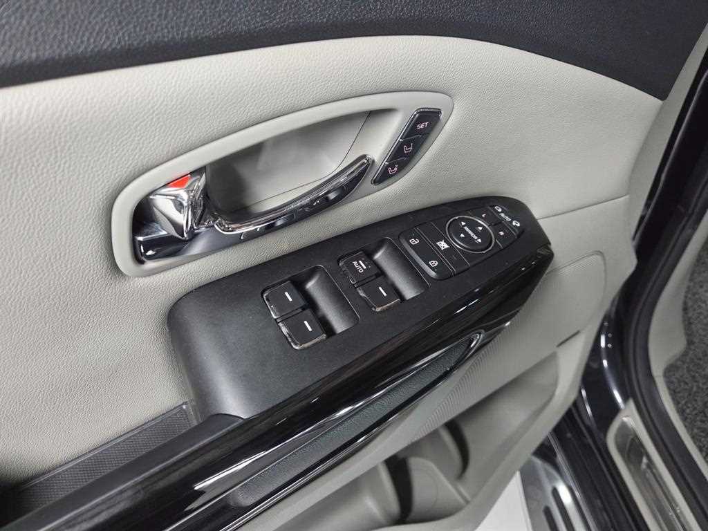 Kia Carnival — photo 09