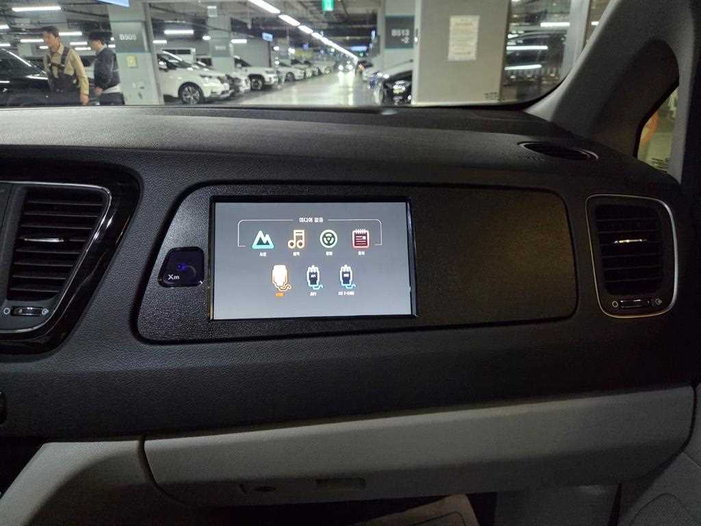 Kia Carnival — photo 19