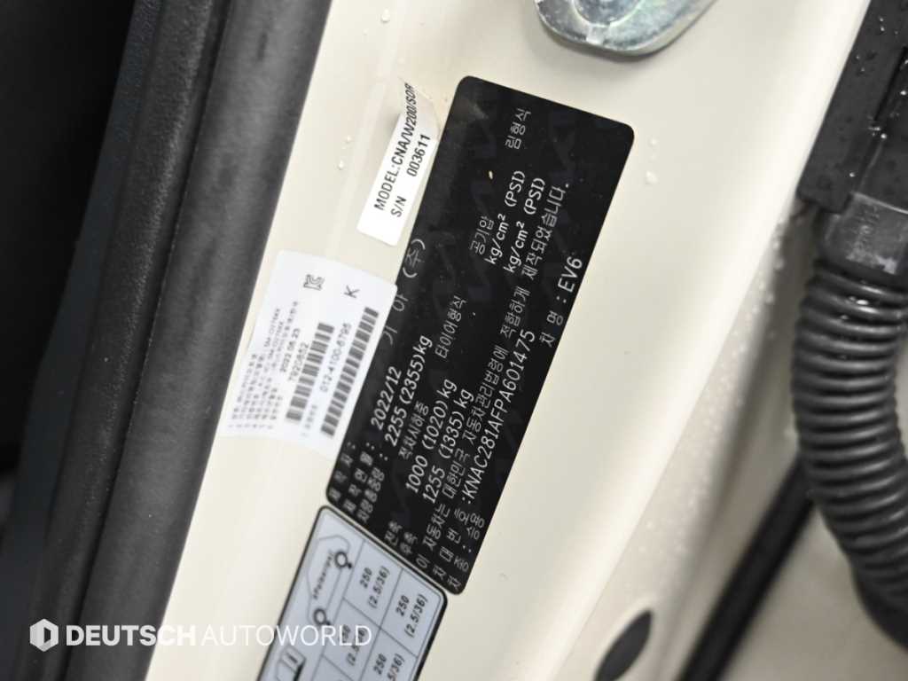 Kia EV6 — photo 20