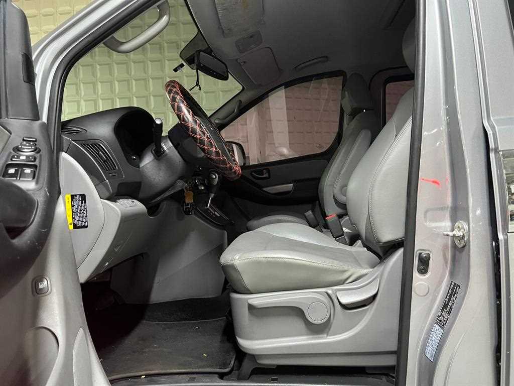 Hyundai Starex — photo 10