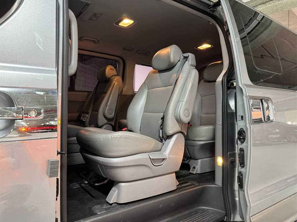 Hyundai Starex — photo 11