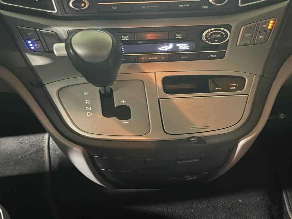 Hyundai Starex — photo 14
