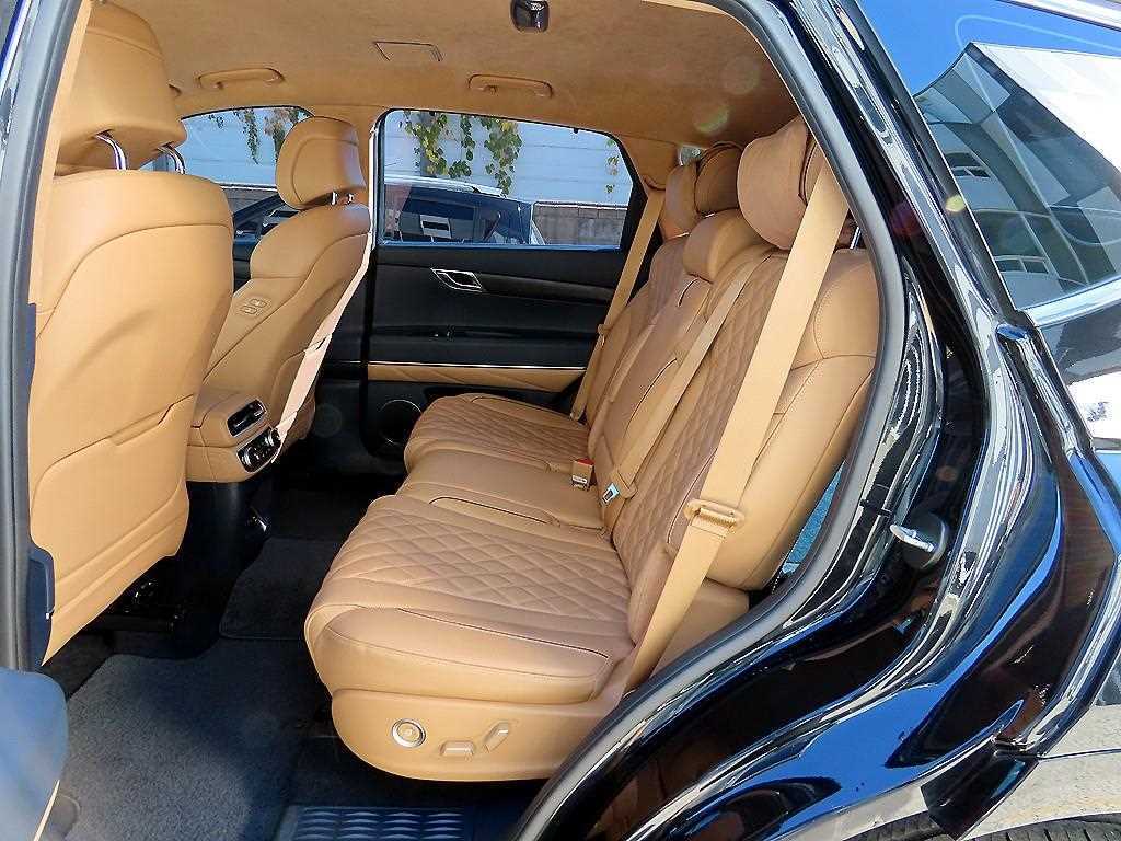 Genesis GV80 — photo 06