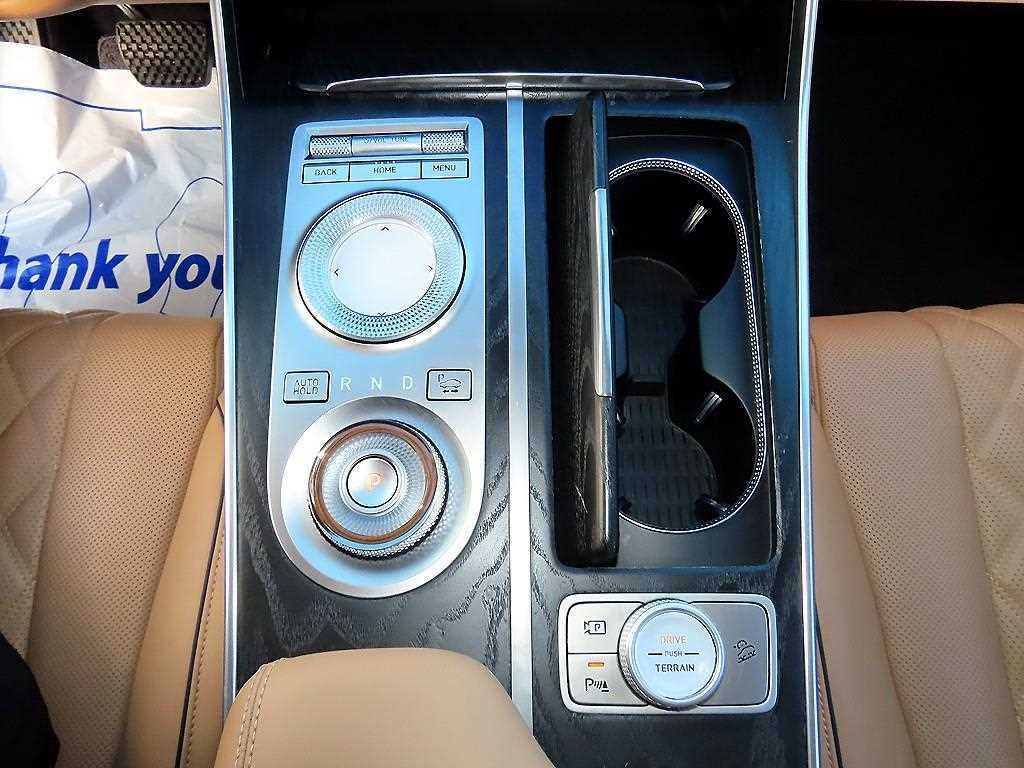 Genesis GV80 — photo 11