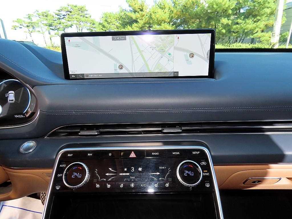 Genesis GV80 — photo 14