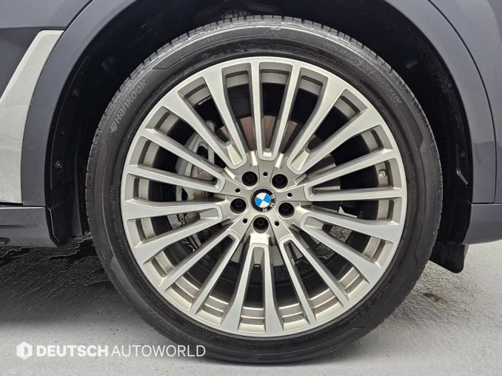 BMW X7 — photo 05