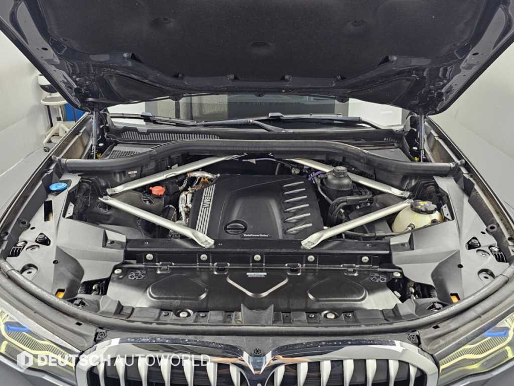 BMW X7 — photo 06