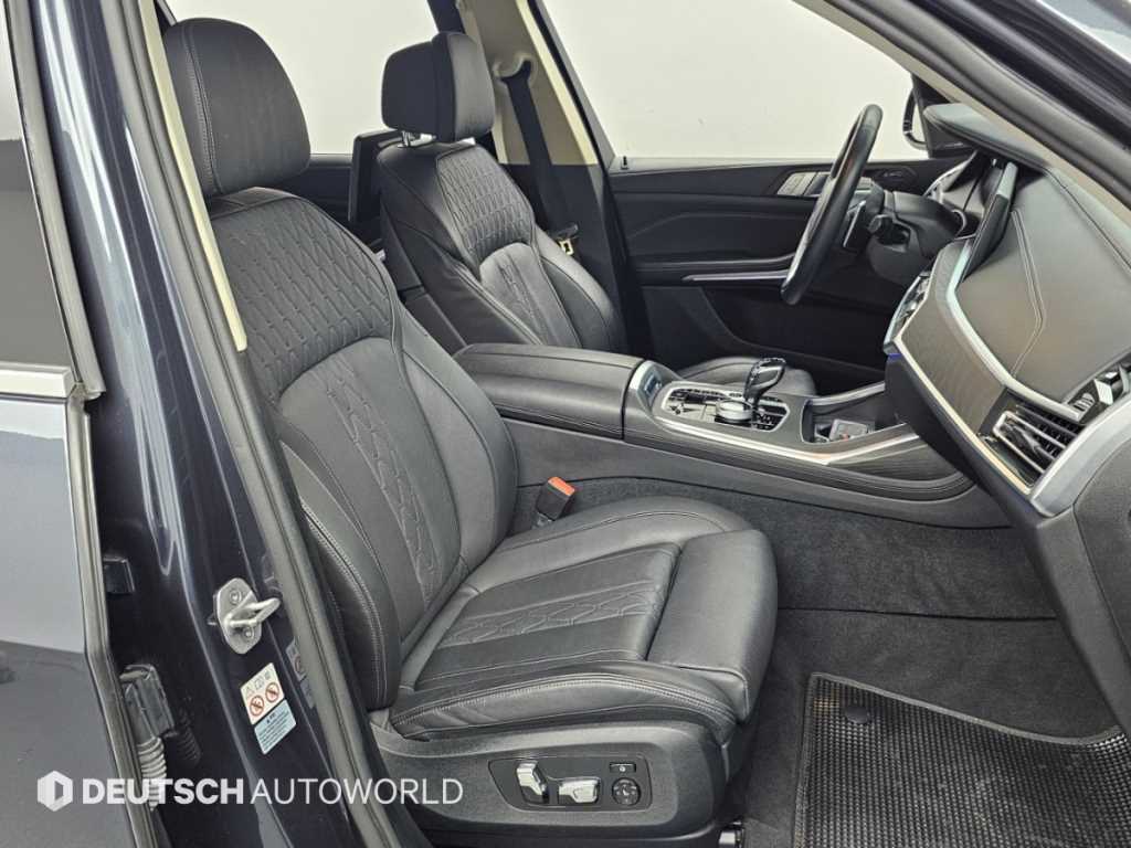BMW X7 — photo 10