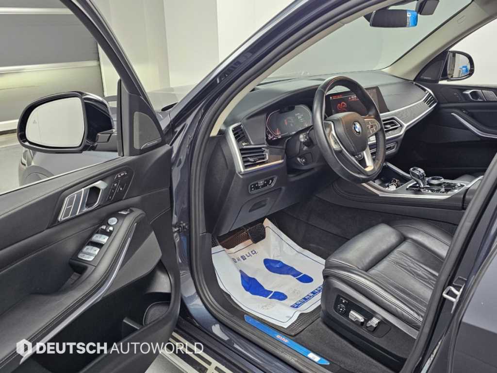 BMW X7 — photo 11