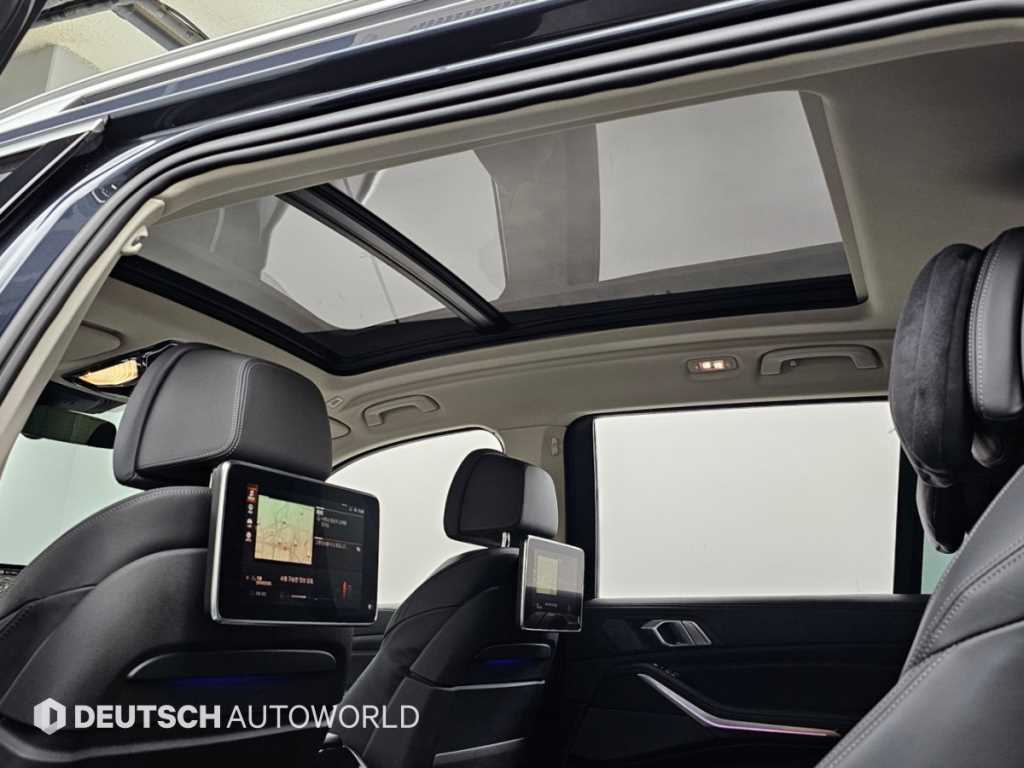 BMW X7 — photo 18