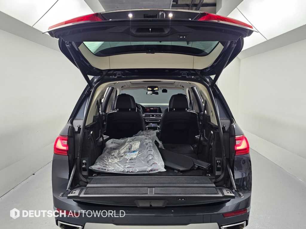 BMW X7 — photo 19