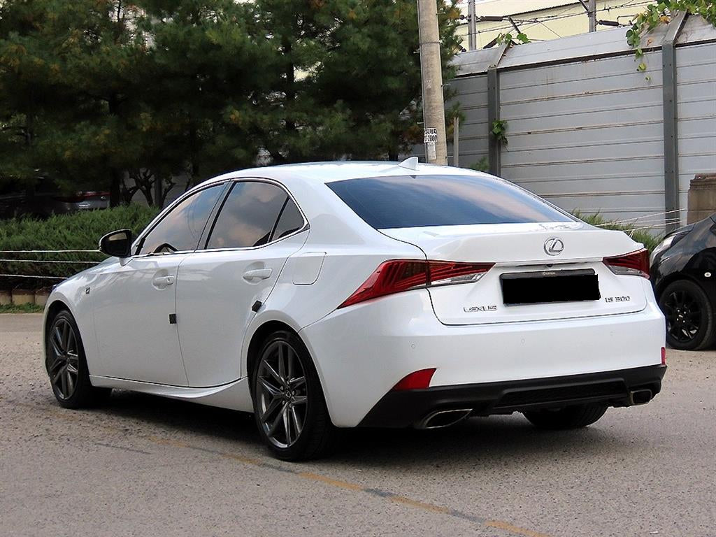 Lexus IS — photo 03