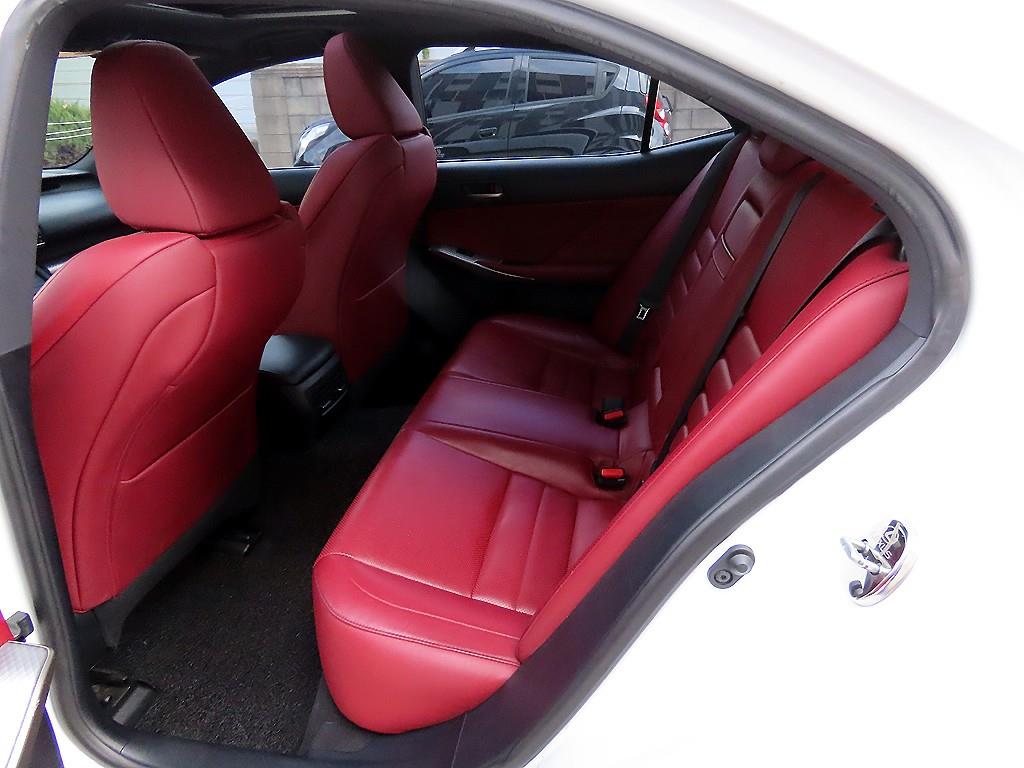 Lexus IS — photo 06