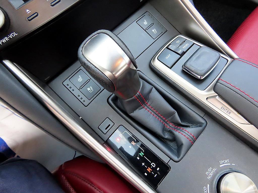 Lexus IS — photo 10