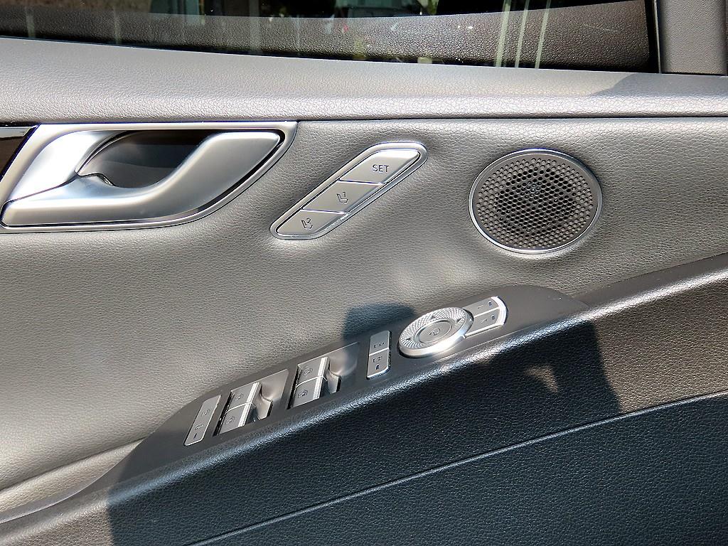 Genesis G80 — photo 11