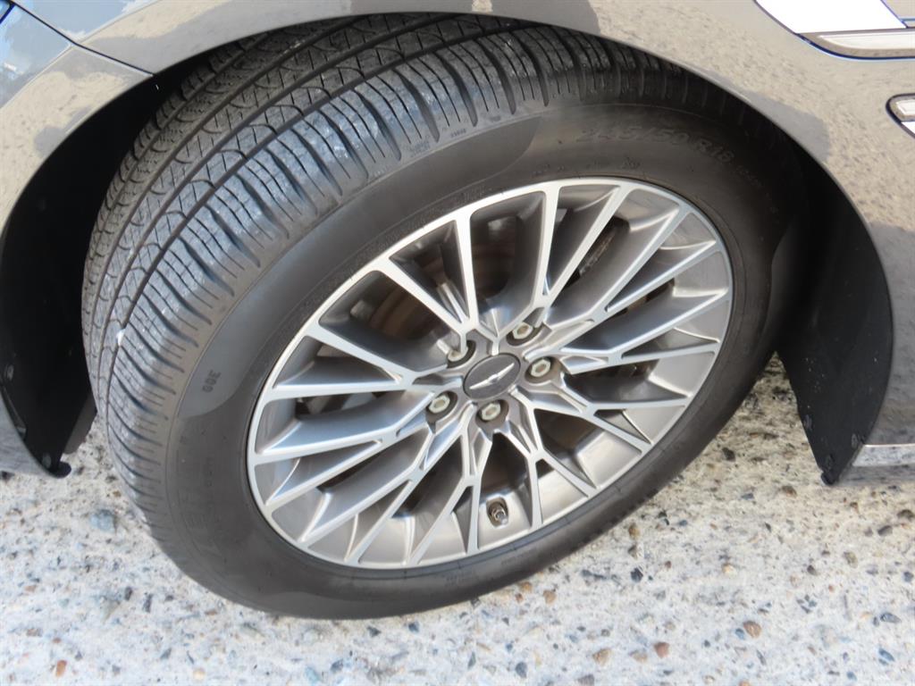 Genesis G80 — photo 20