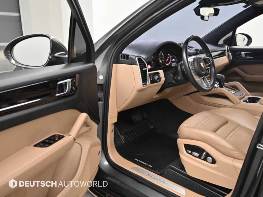 Porsche Cayenne — photo 11