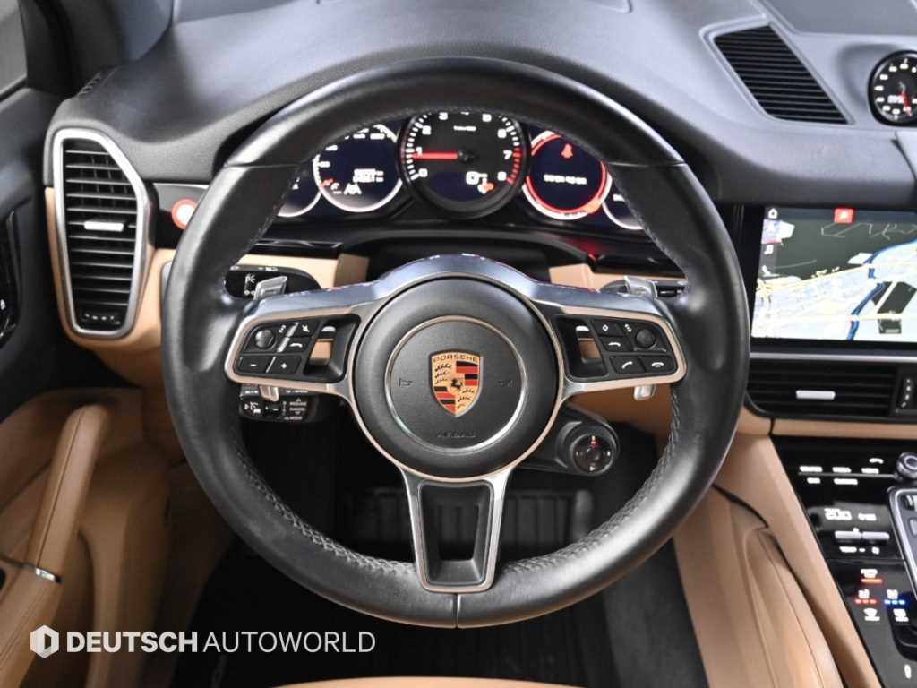 Porsche Cayenne — photo 13