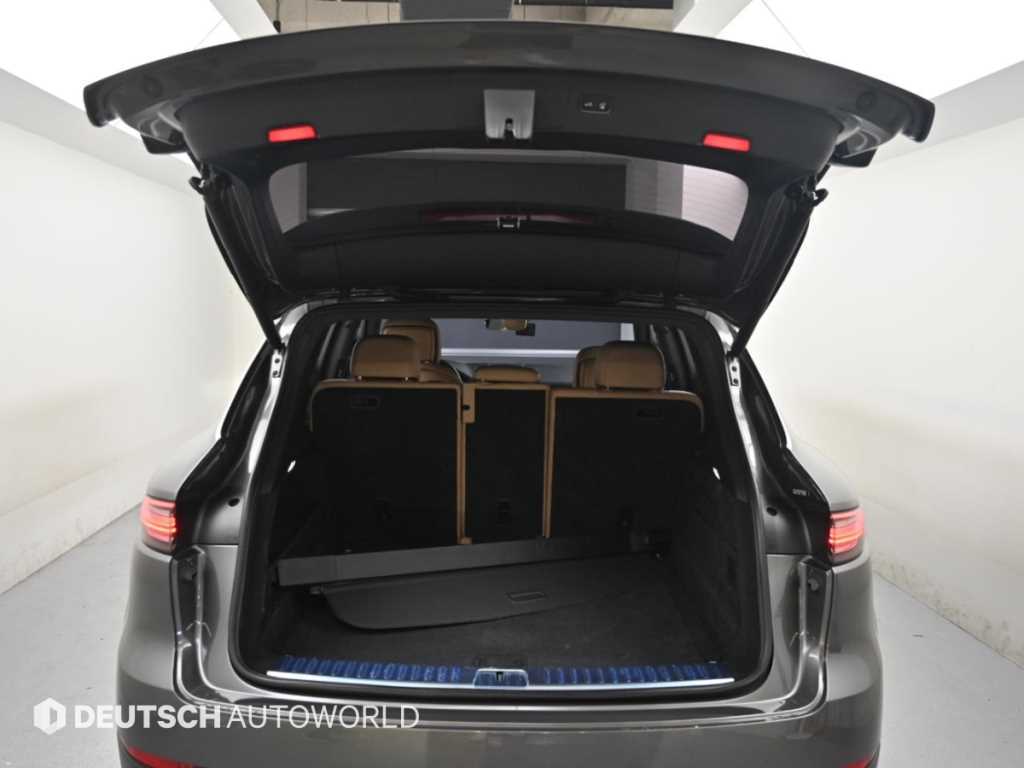 Porsche Cayenne — photo 19