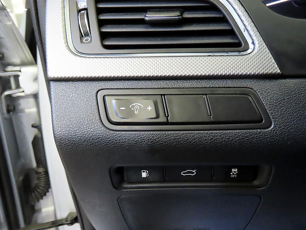 Hyundai Sonata — photo 16