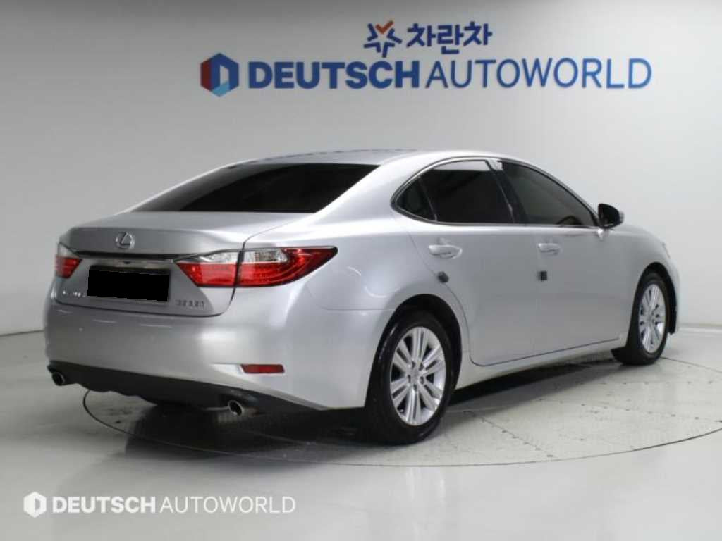 Lexus ES — photo 02