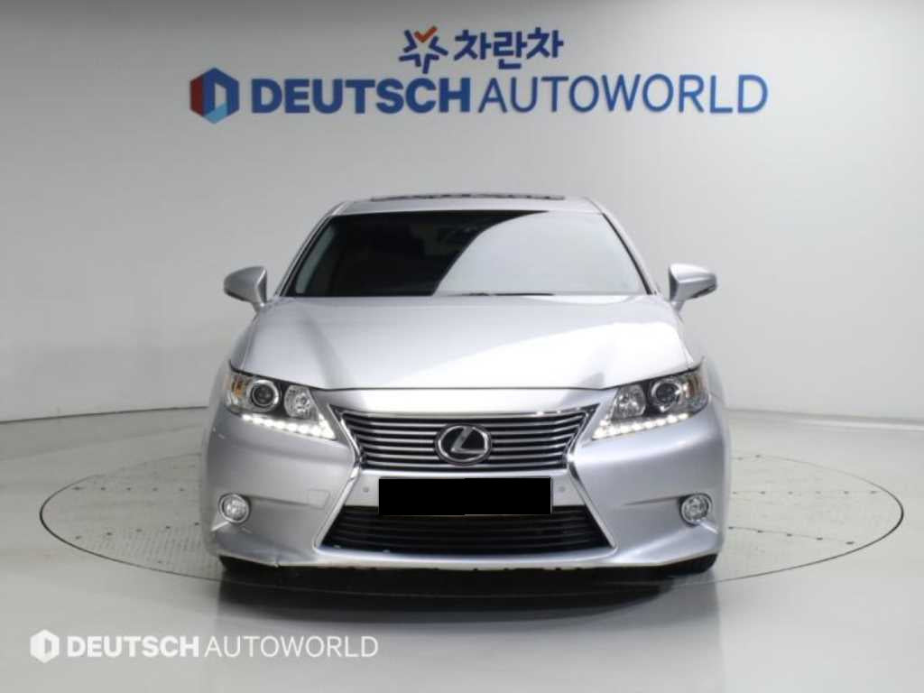 Lexus ES — photo 03