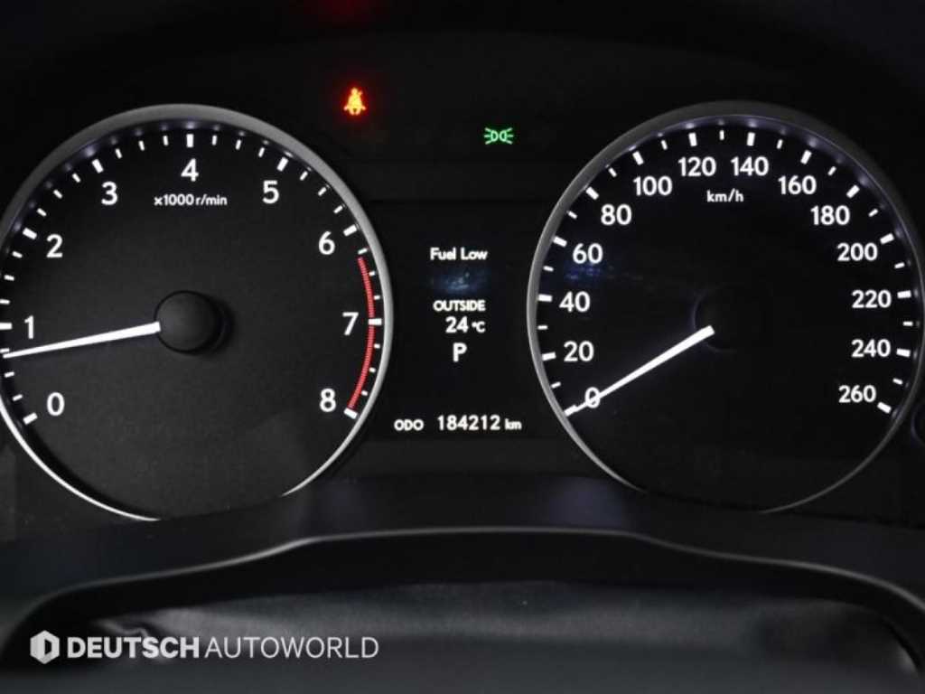 Lexus ES — photo 08
