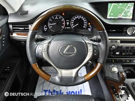 Lexus ES — photo 13