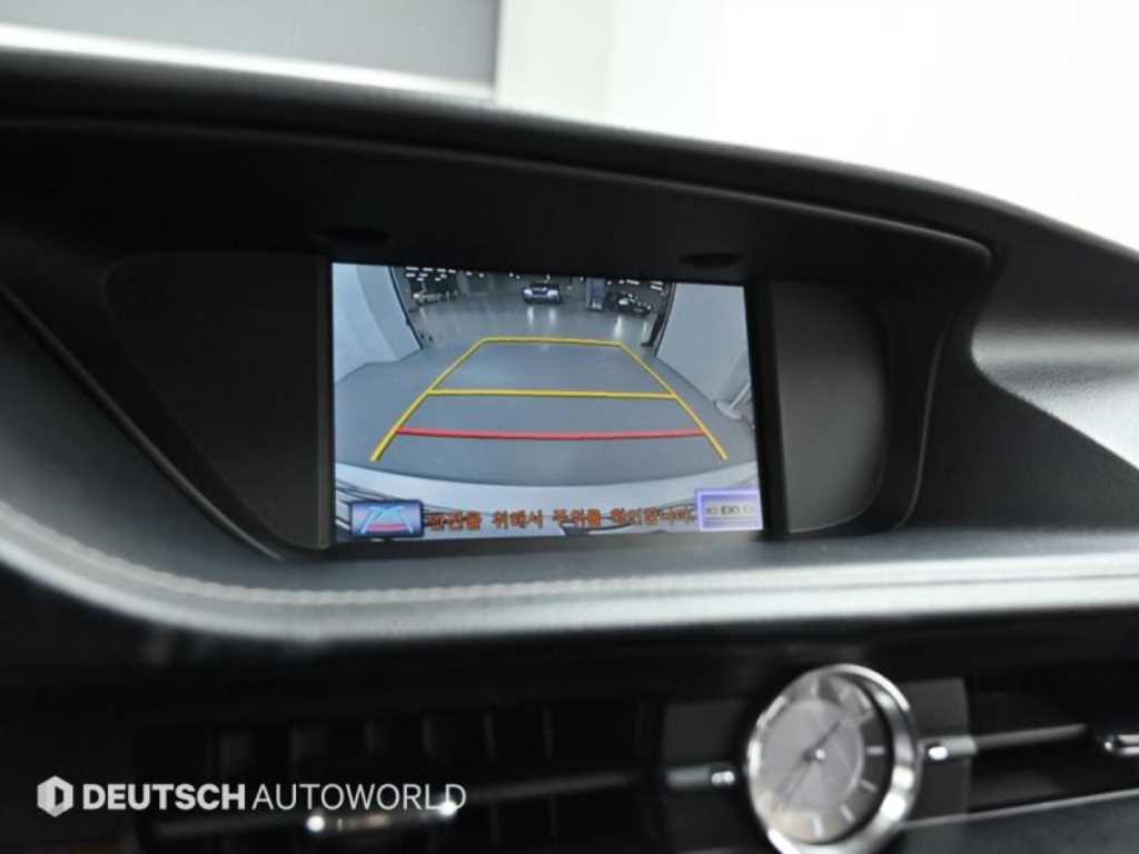 Lexus ES — photo 15