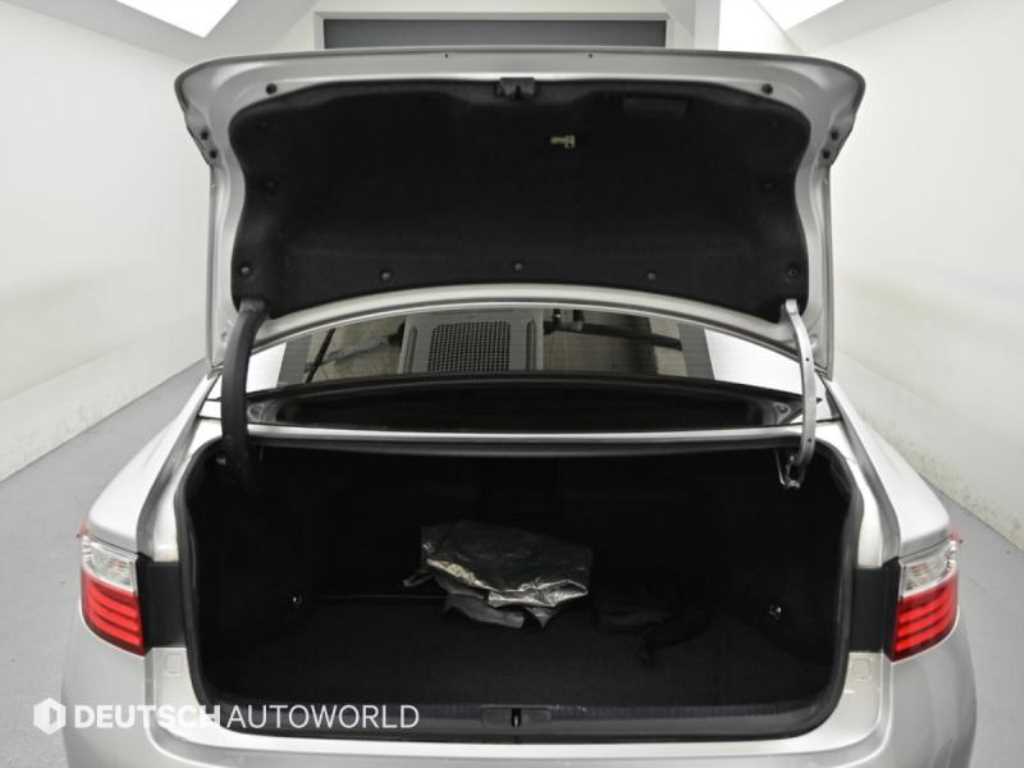 Lexus ES — photo 19
