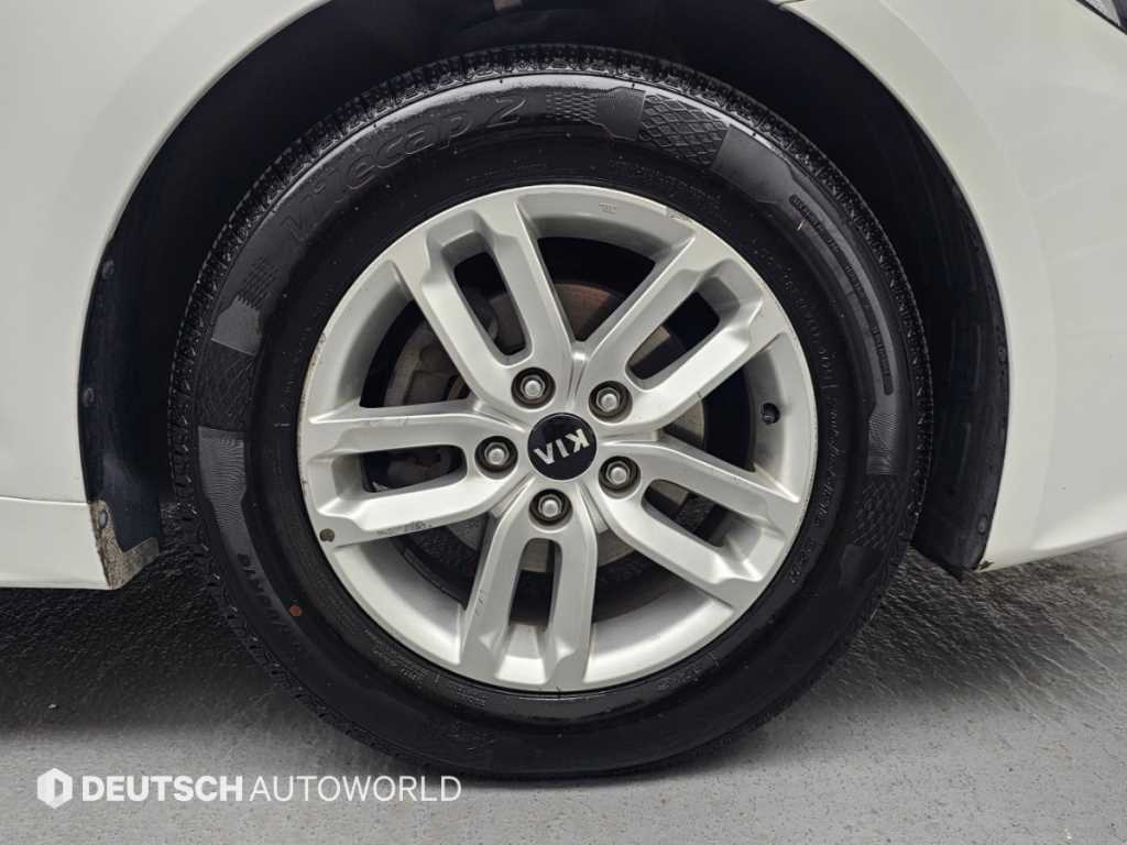 Kia K5 — photo 05