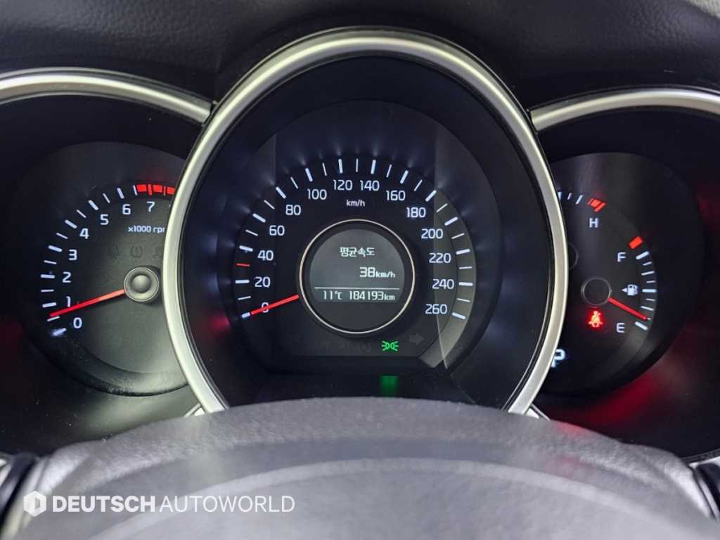 Kia K5 — photo 08