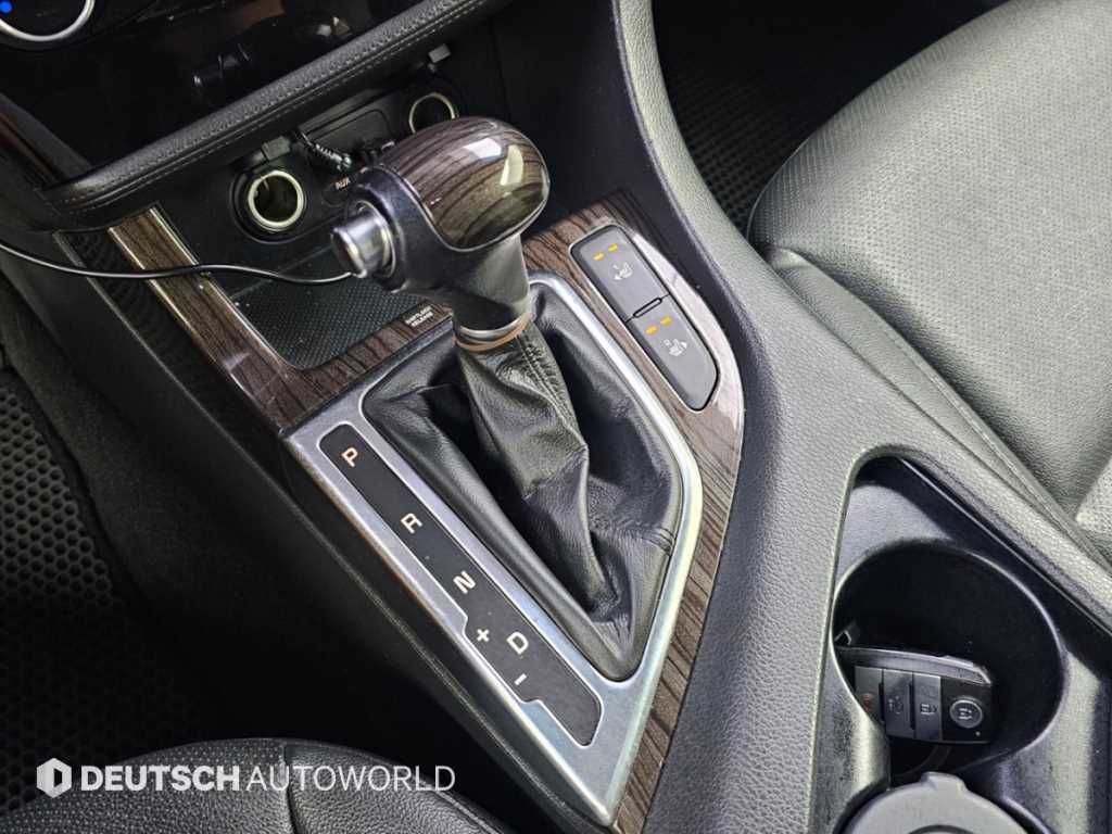 Kia K5 — photo 09